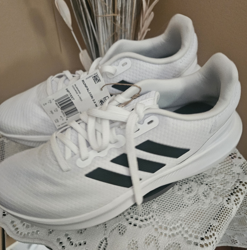 💞💓Men’s Adidas White Athletic Running Shoes  Unisex - Sixe 9 - NWOT💘❣️ - Picture 3 of 6